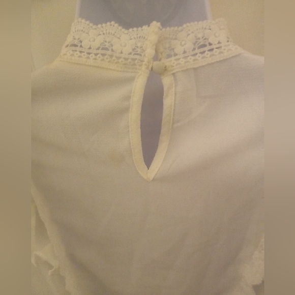 Andree by Unit Blouse - Picture 9 of 16